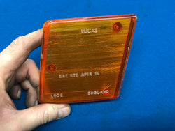 TRIUMPH TR6 LEFT HAND REAR SIDE AMBER REFLECTOR 518132 OEM LUCAS (BIN P44)