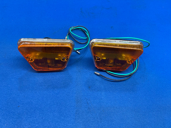 TR6 FRONT WING INDICATOR REPEATER PAIR BIN P3