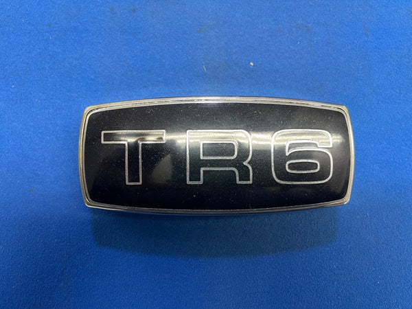 TR6 CP GRILLE BADGE SECOND HAND ORIGINAL BIN P22